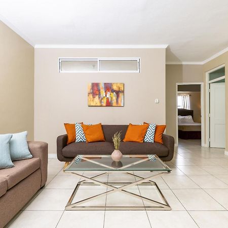 Choose To Be Happy At Brompton Estates - One And Two Bedroom With Pool Kingston Buitenkant foto