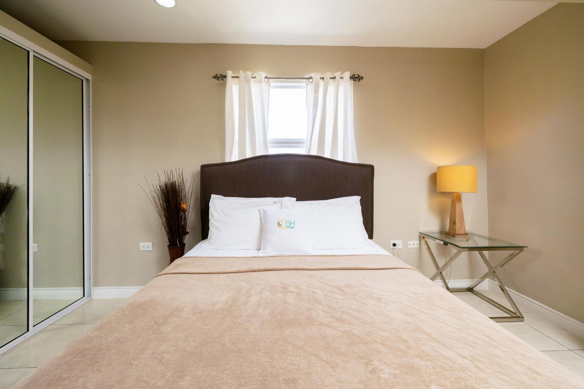 Choose To Be Happy At Brompton Estates - One And Two Bedroom With Pool Kingston Buitenkant foto
